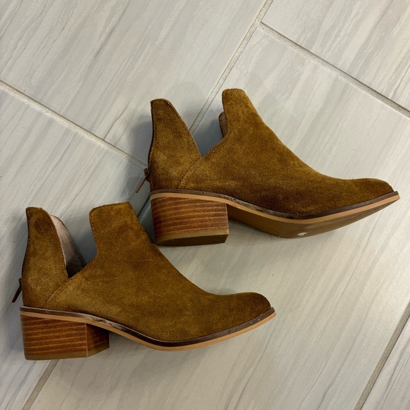 Steve Madden suede bootie - Picture 2 of 5